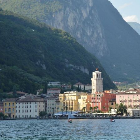 Appartamento Sunrise - Centro Storico N1 Riva del Garda Bagian luar foto