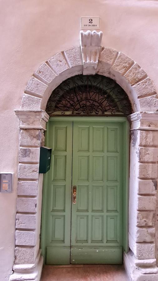 Appartamento Sunrise - Centro Storico N1 Riva del Garda Bagian luar foto