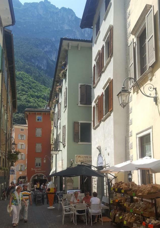 Appartamento Sunrise - Centro Storico N1 Riva del Garda Bagian luar foto